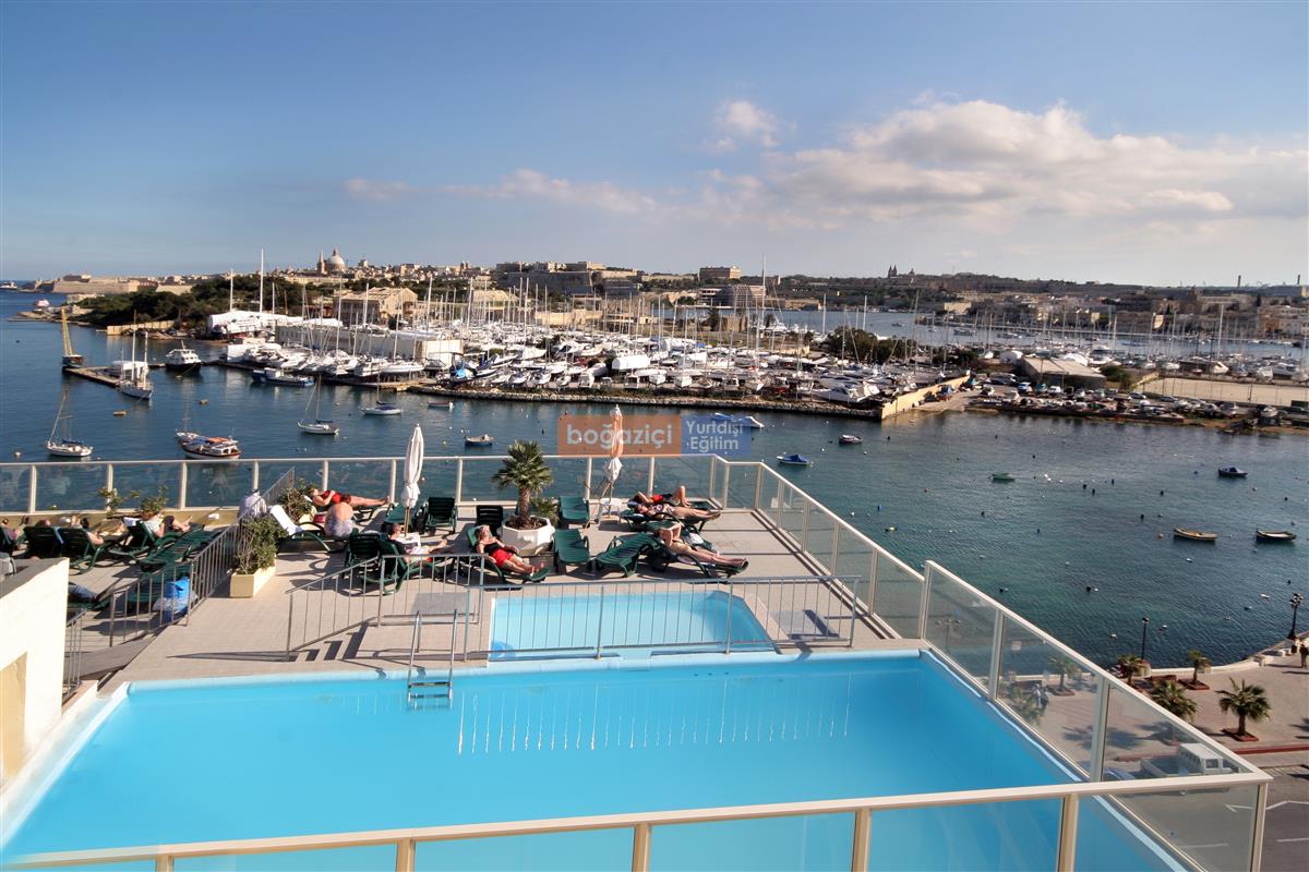 bayview hotel & apartments  - roof pool